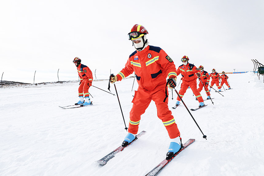 錫林郭勒消防開展低溫雨雪冰凍災害應急救援實戰(zhàn)拉動演練
