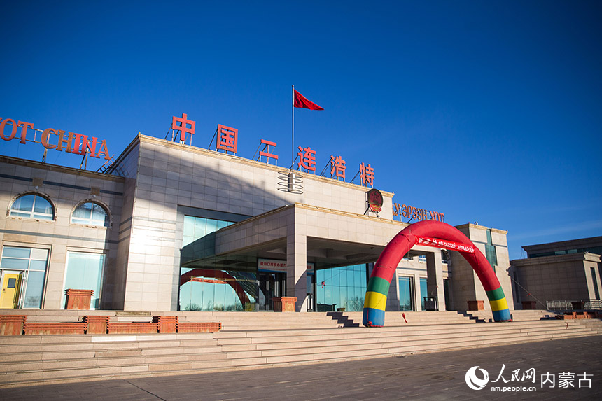 恢復(fù)正常通關(guān)后的二連浩特公路口岸。楊金燁攝