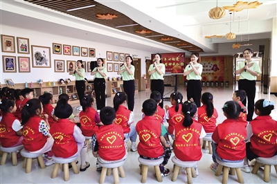 學(xué)習(xí)雷鋒爭做榜樣在海勃灣區(qū)蔚然成風(fēng)。高瑞鵬 攝
