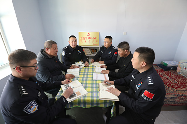 警民聯(lián)合開展讀書日活動
