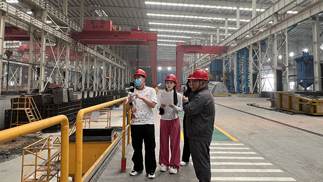 走進(jìn)龍馬企業(yè)直播帶崗。