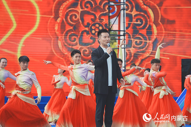 開幕式現(xiàn)場精彩演出。人民網(wǎng)記者 苗陽攝