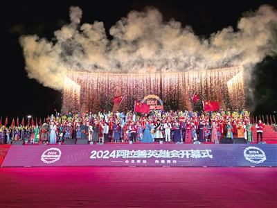 2024阿拉善英雄會在阿拉善左旗夢想沙漠公園盛大開幕。