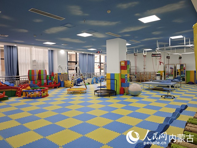 呼和浩特市婦幼保健院兒童康復(fù)中心內(nèi)景。人民網(wǎng)記者 劉藝琳攝