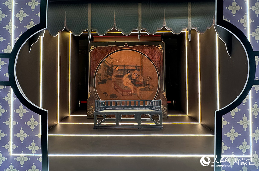 呼和浩特市博物館銅鏡展館展示。實(shí)習(xí)生 朱昱晗攝