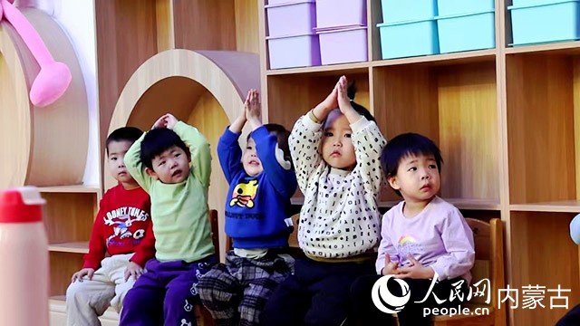 被托管的兒童。實(shí)習(xí)生 李蓉?cái)z