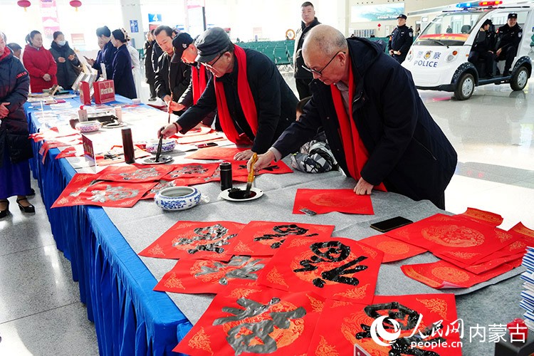 “萬福迎春”書法活動。實(shí)習(xí)生 林福佳攝