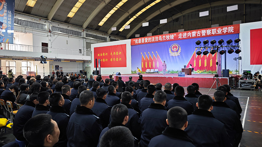 小品《最后兩小時(shí)》演出現(xiàn)場(chǎng)。人民網(wǎng)記者 張雪冬攝