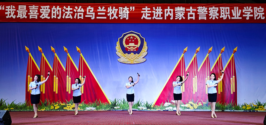 音樂快板《電信詐騙敲警鐘》。人民網(wǎng)記者 張雪冬攝
