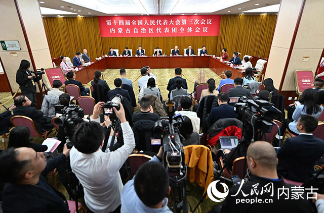 第十四屆全國人大三次會議內(nèi)蒙古代表團開放日現(xiàn)場。人民網(wǎng)記者李睿攝