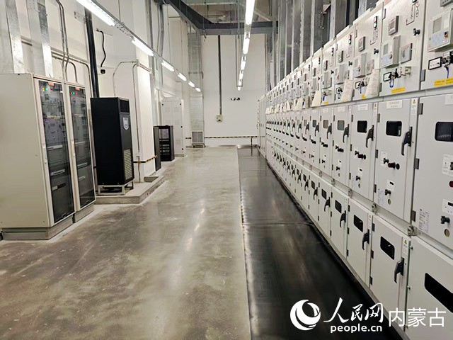 中國農(nóng)業(yè)銀行數(shù)據(jù)中心第三分部和林格爾新區(qū)建設(shè)項目一期工程內(nèi)部。人民網(wǎng)記者 富麗娟攝